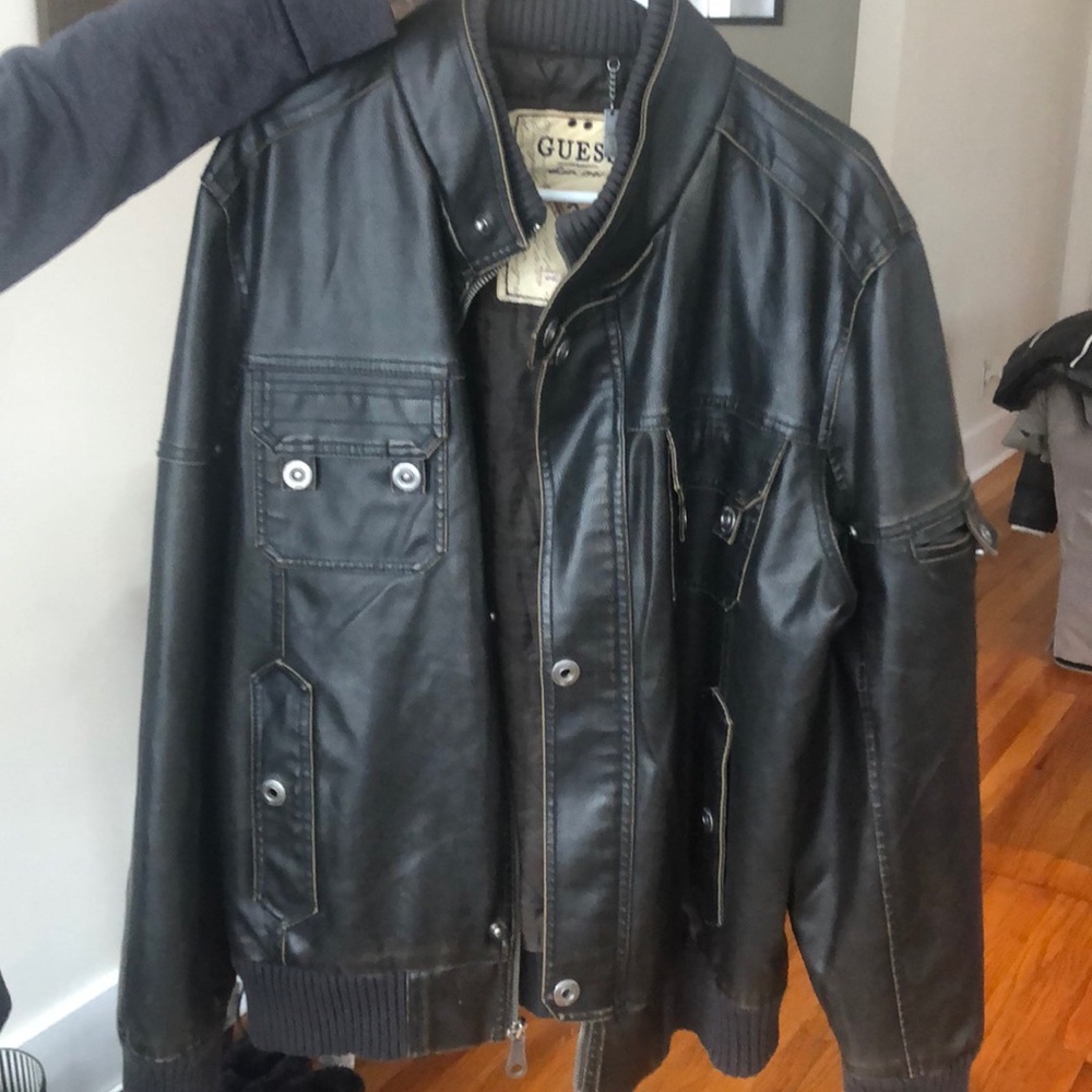 Guess genuine leather jacket. Excellent condition!